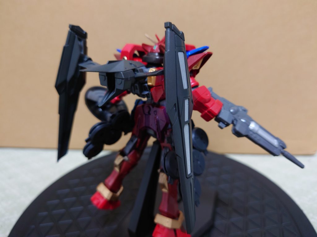 ジュミナスを使用している為アサルトブースターや強化ユニットによる拡張も可能になってます。