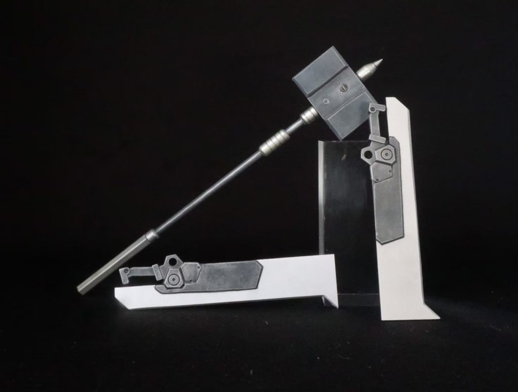 刃部分が外れて双剣となり、残りの部分も戦槌として使用可能。