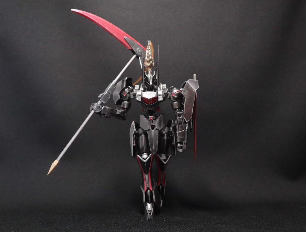 2段階変型の鎌矛『 グリム リーパー』。差し替え無しに収納状態まで変型します。プラ板とプラパイプでほぼスクラッチ。大鎌形態を構えて。