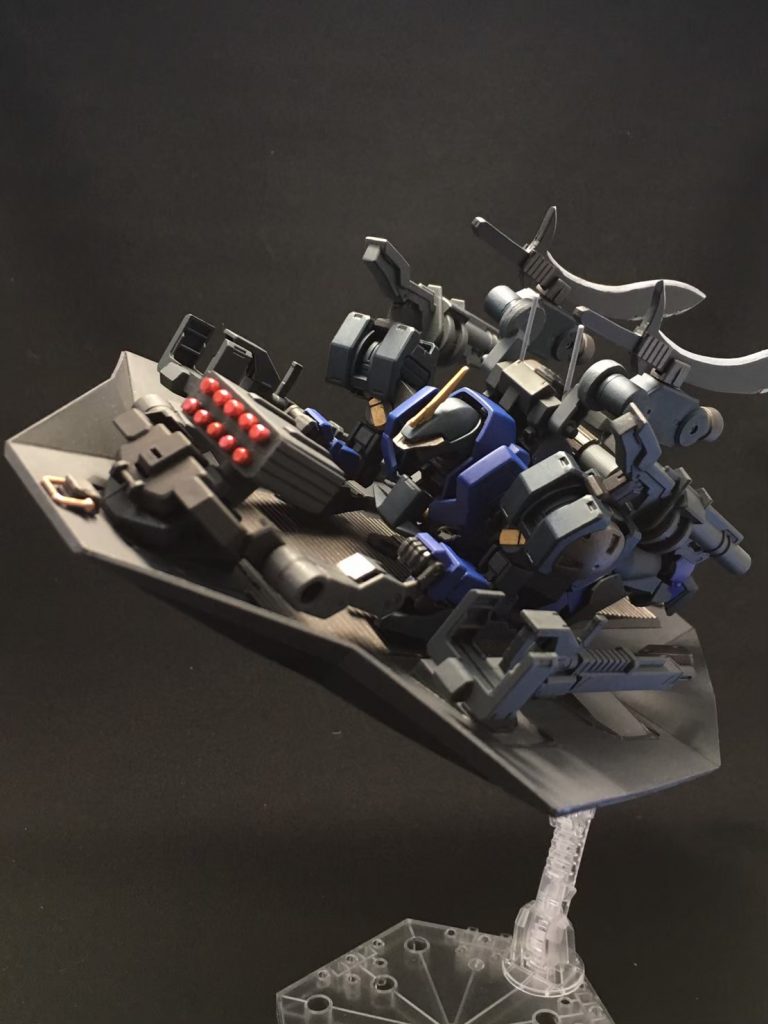 最後は、純粋な武器とは趣旨が異なりますが、MS滑空用グライダー。ハンドル部分と一部の装飾パーツ以外はプラ板からのスクラッチです。ミサイルポッドを積んでいるので。武装でもあります。