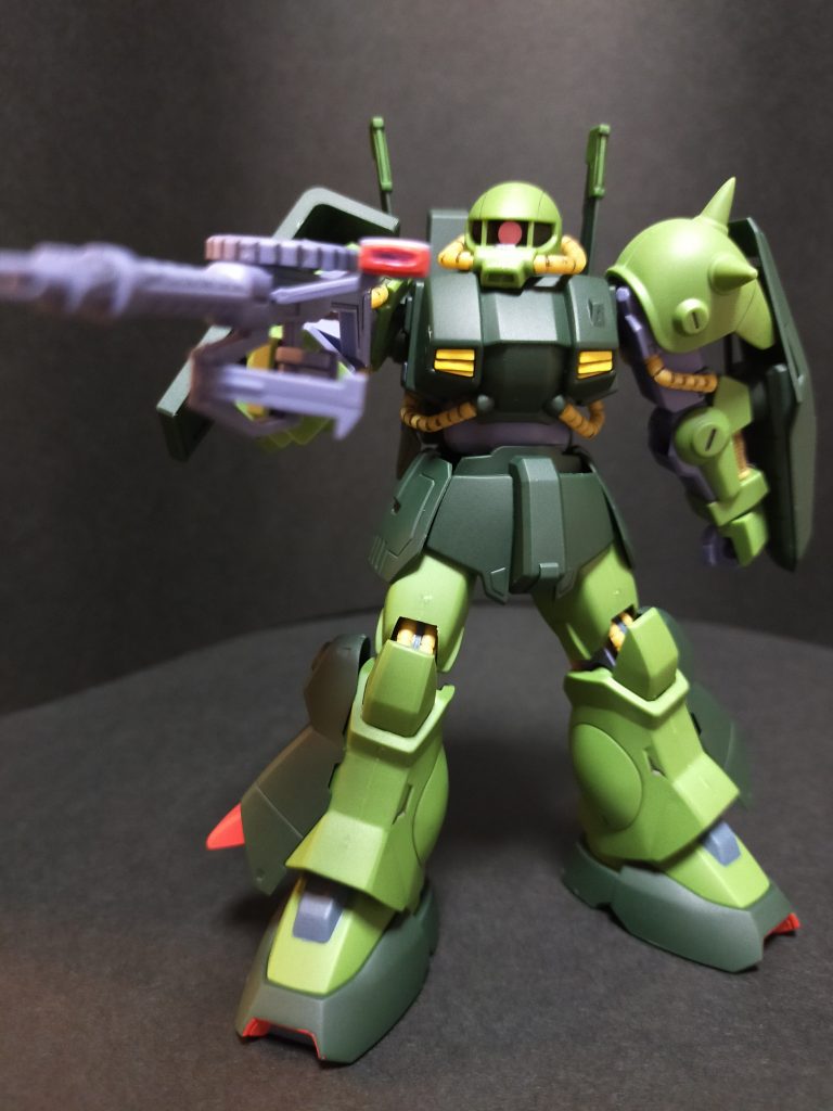 コレと、アストレイレッドフレーム、ヘビーアームズ、キューベルワーゲン、2号戦車を素組。いつも時間かけて楽しんでるのに、1日1個ペースで作った。まあ、素組だし。あ、セイラマスオさんの作例によく出てくる、ランナータグを利用した腹部の延長工作してあります。キットそのままだと、ズングリムックリしてたから。初めてやってみたけど、効果絶大ですね、コレ。復帰後、ハイザックから部分塗装とつや消しトップコート。しかし味覚障害、マジでキツかった😢