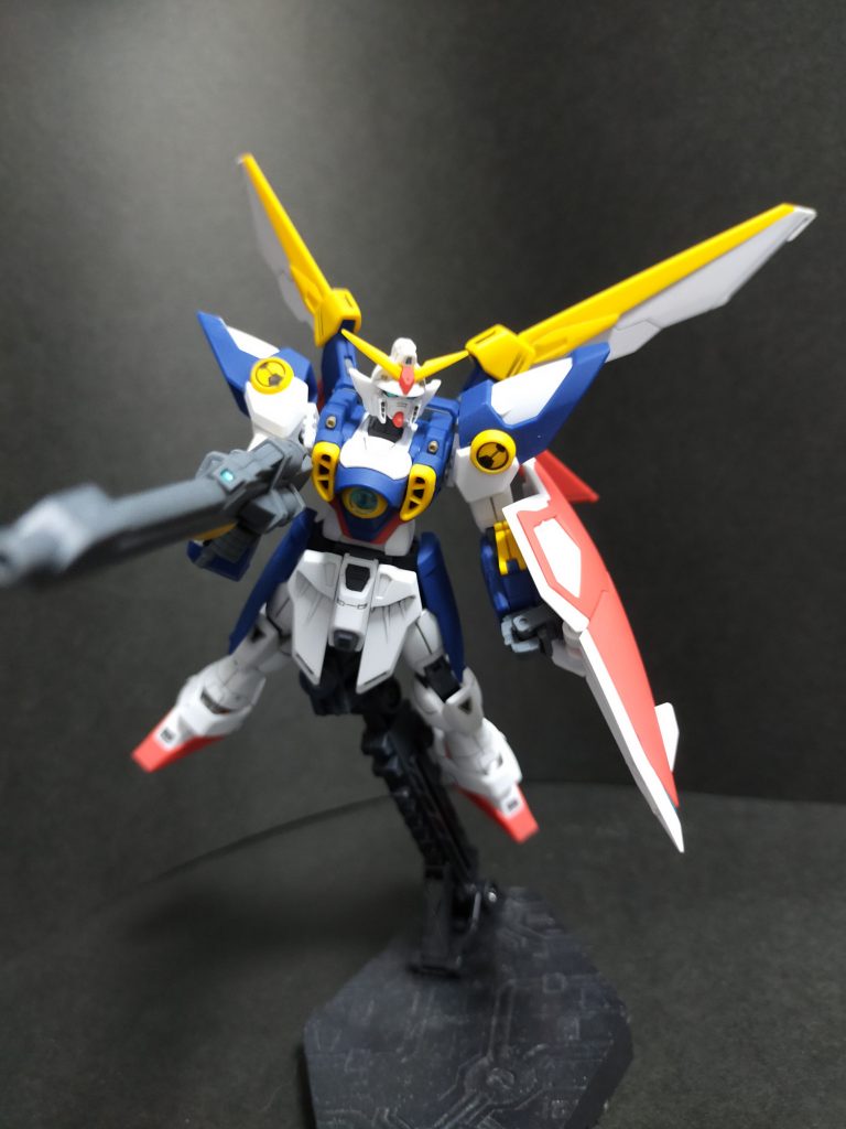 デザイン的に良かったから店頭で見かけてヘビーアームズとセットで買ってしまった一品。欠点は、何もしてないのに割れるパーツ。脛は酷かった。