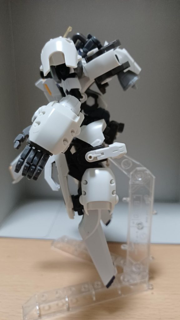 横から、このマニューバハンド?をどーしても使いたくて、、、、サイズ感がちょっと変だけど、満足!