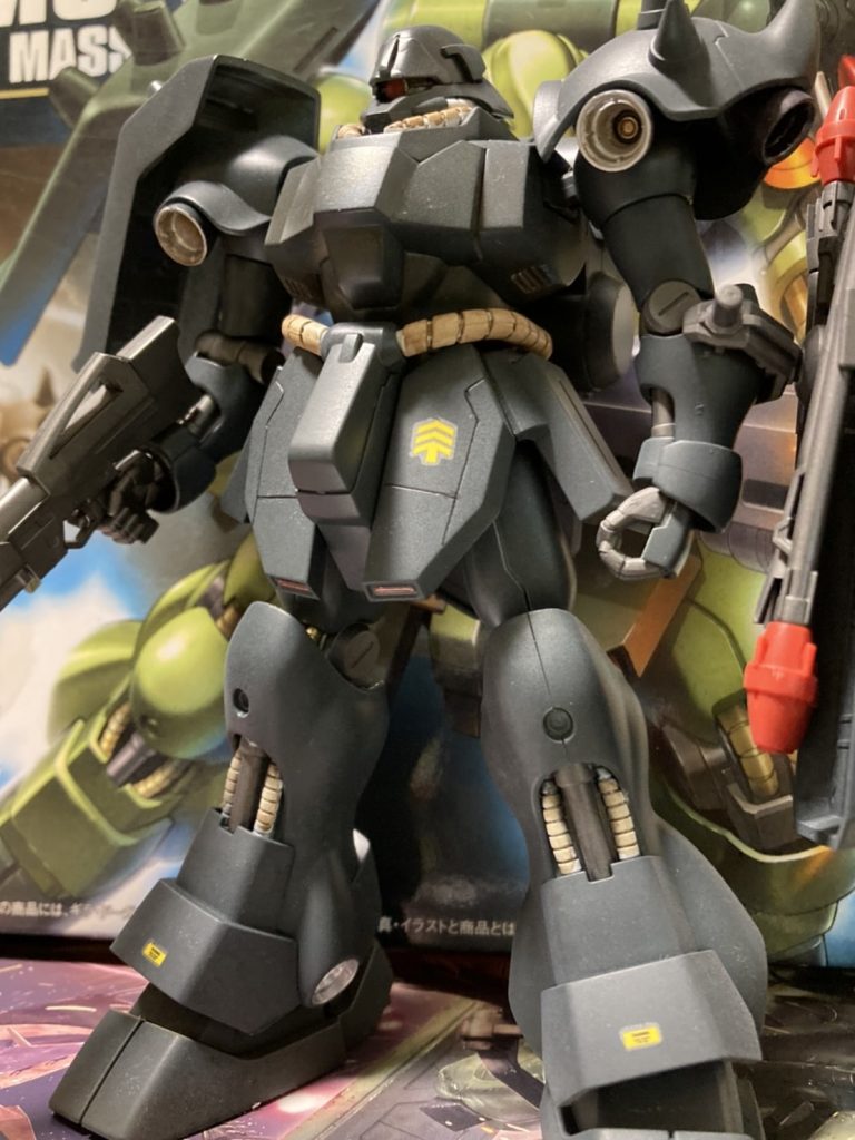 フロントスカートに筋彫り、若干頭部の形も変えております