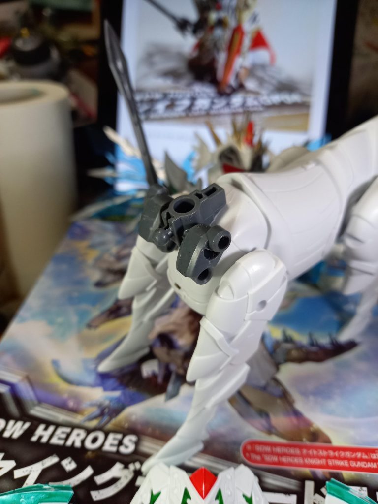 腰部を雑にくっ付けただけなので他のキットも四つ足出来ます。