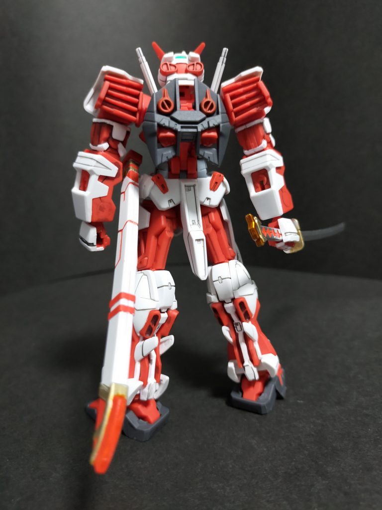 立ち姿勢がヒジョーに凛々しい。で、復帰後に部分塗装しつつスミ入れトップコート。モールドが甘く、上手く墨が乗らない。でも気にしない。合わせ目も気にしない。シールも貼らない。今はそういう気分。