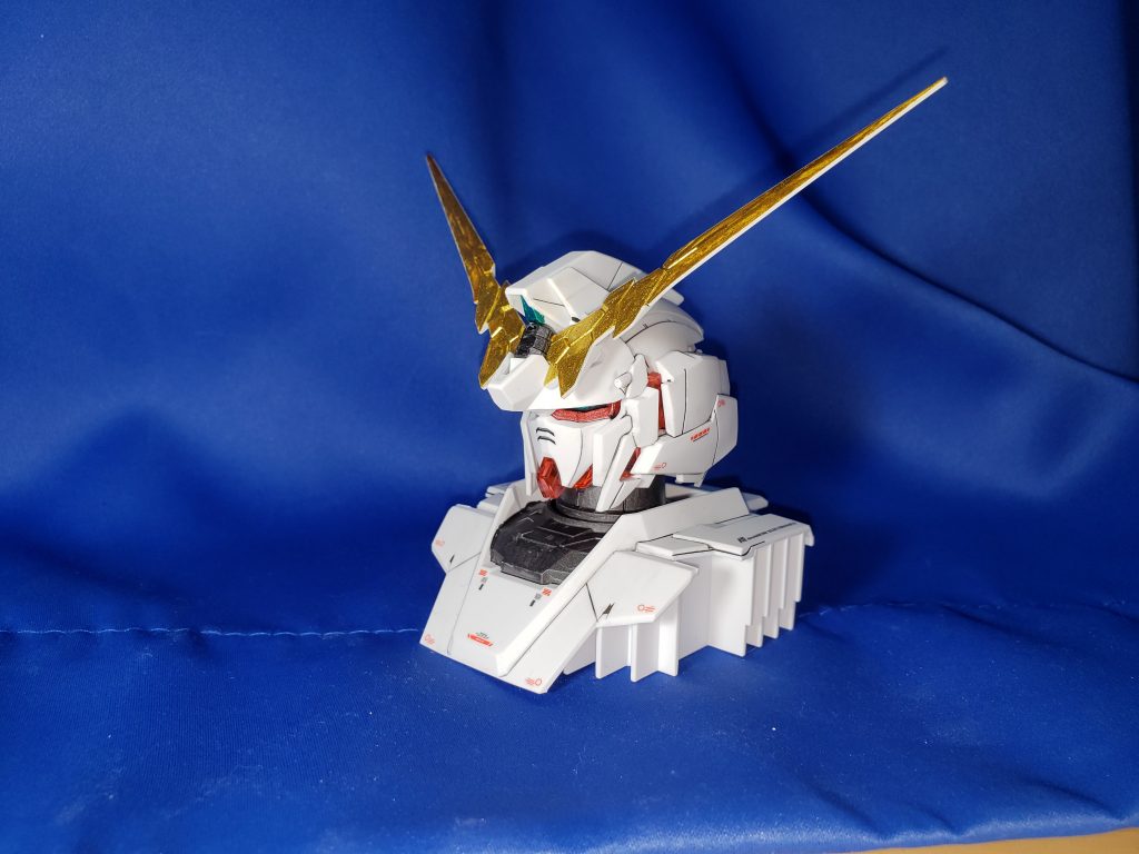 今回は白は塗らず、筆塗りでグレーなどの塗り分けだけしました。つまり、トップコート以外全て筆塗りです。