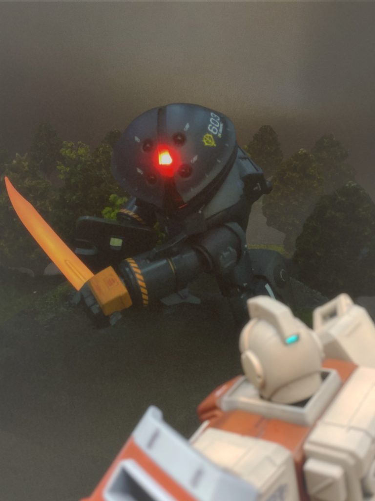 ここからは評価試験中に陸ジム2機のパトロールに遭遇、隠密性を活かして接近し…の体です。　背景やエフェクトパーツを作成した上で、PhotoRoomでデジタル演出してみました。