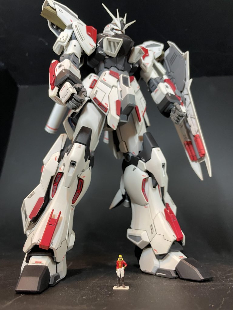 付属していたフルフロンタルも筆でちまちま塗ってみました。最後まで見て頂いてありがとうございます。コメントなど頂けたら励みになります。 