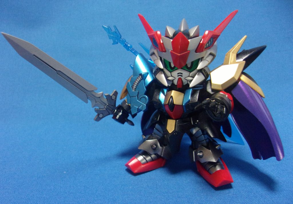 カッコいいんだけど、装飾品が干渉して全然ポーズつけられない…。