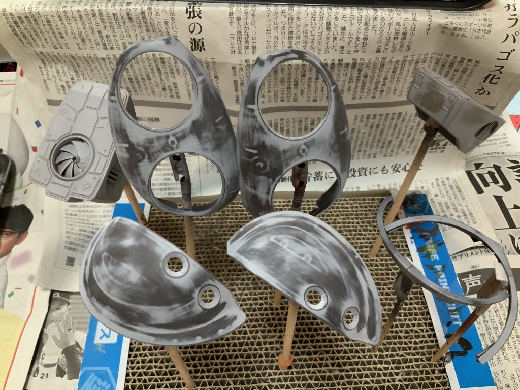 捨てサフの段階でチェックすると・・・ヒケがかなり多いキットdすね。