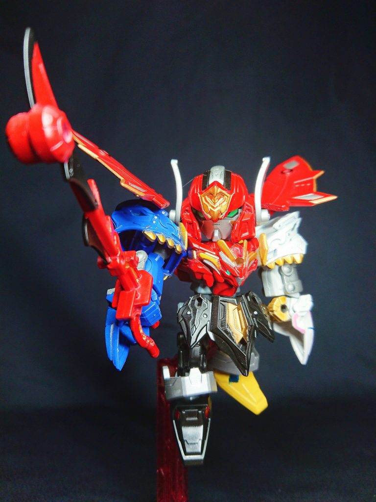 戦隊ロボSDの制作で、ゴセイグレートモチーフは実は最初期構想の一体でした。頭となる夏侯兄弟のトールギスヘッドから思いついていたのですが、アーサーの発売により、騎士に使いやすいデザインのパーツが出たことで一気に形になりました。