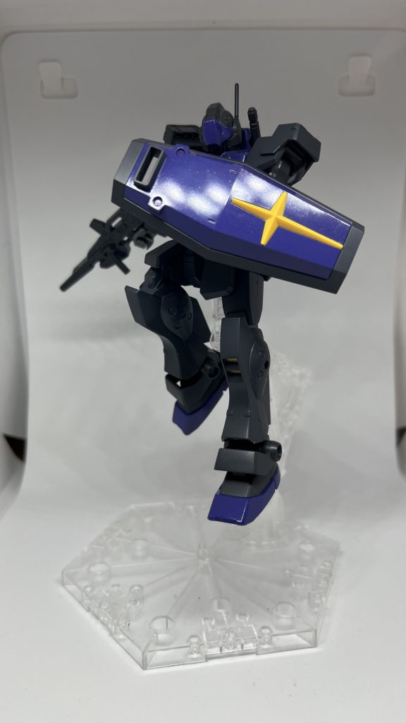 サブ兵装「シールド」連邦系の汎用シールド配色イメージはG-3ガンダムです塗装剥げが怖い…