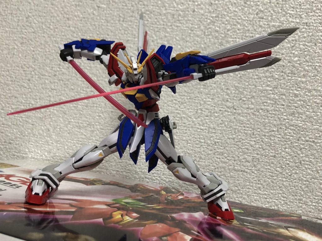 ゴッドスラッシュも刀のような形状でかなり良い、すごく良い(語彙不足)。最近思いますけどバンダイさんはカラバリのビームサーベルとかこういう刀状のビームサーベルとかを市販で売るべきだと思うのですよ…。