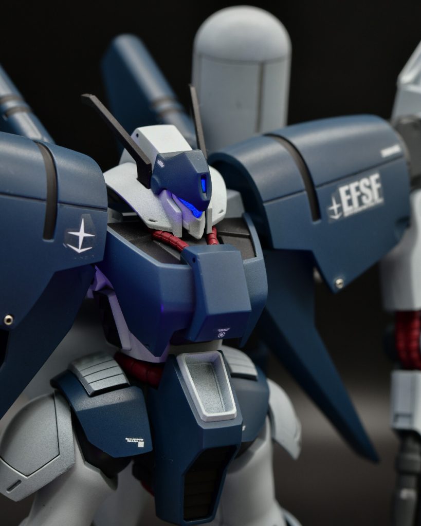 バイザーはメタリックグリーンに蛍光クリアーを吹いています。