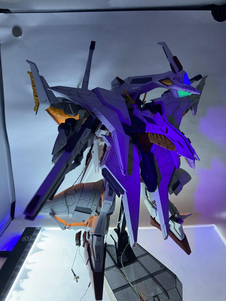 クリアパーツだからか分からないんですけど、パーツが壊れやすくて苦労しました😅でも、クリアカラーだったからこそこの発行を再現することが出来たので後悔はないですwww