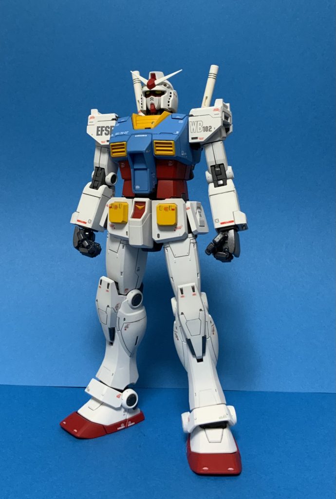 設定画の基本スタイル肩、腕、胸とちょこちょこ形状に変更を加えています。