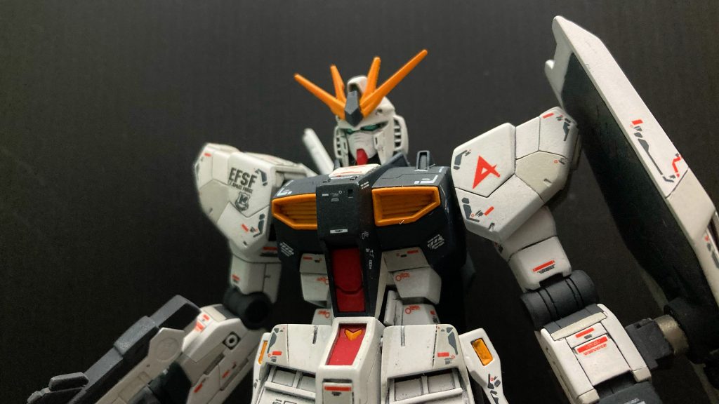 ビームライフルやシールドは、昔失敗したHGUCνガンダムから拝借。シールドには磁石を使用🔰。