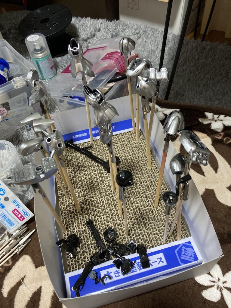 キャンディにする部品は各塗装を３回程度重ねて塗っています。