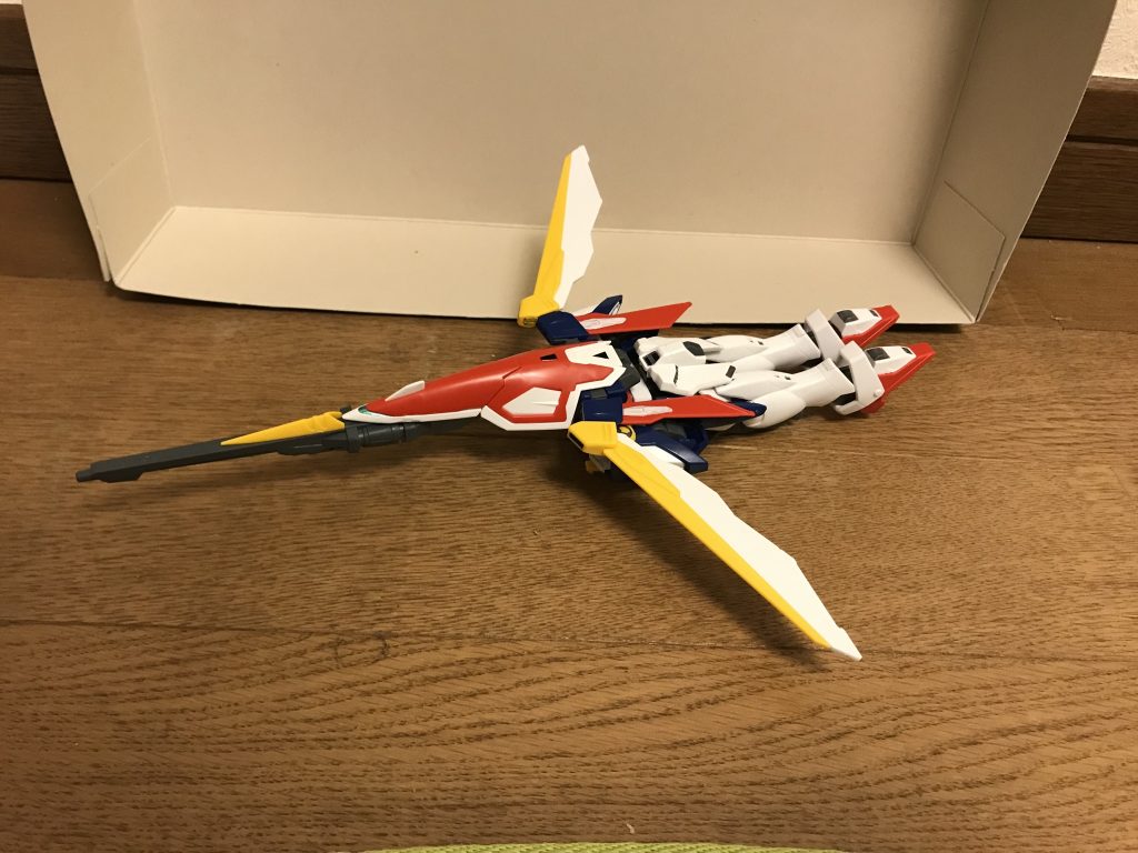 MA形態本機は、鳥型の戦闘機のようなMA形態への変形機構を有しており、腰部を180°回転させバックパックにバスターライフルを接続したシールドを装着、肩アーマーを納めると共に前腕部のクローを展開する事で、MA形態への変形が可能となる。直線での加速性能に特化した調整が成されており、フォースインパルスガンダムに匹敵する飛行速度を発揮し、大気圏突入が可能になる。