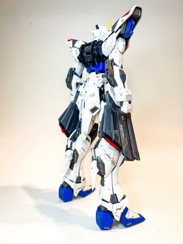 踵のハイヒール化、爪先延長形状変更。脹脛幅増し。踝アーマー幅詰め。