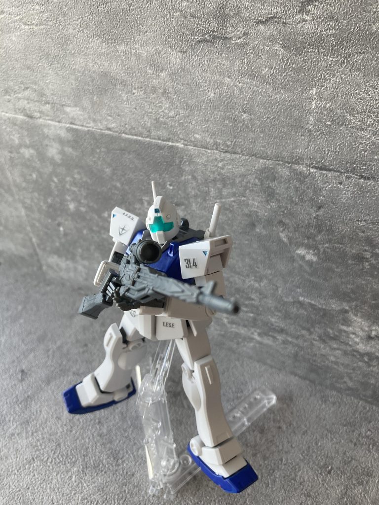 武装はジムⅡとほぼ同じだが、エゥーゴに合流した際に一年戦争時に愛用していた物と同系統のビームスナイパーライフルを調達し装備している。