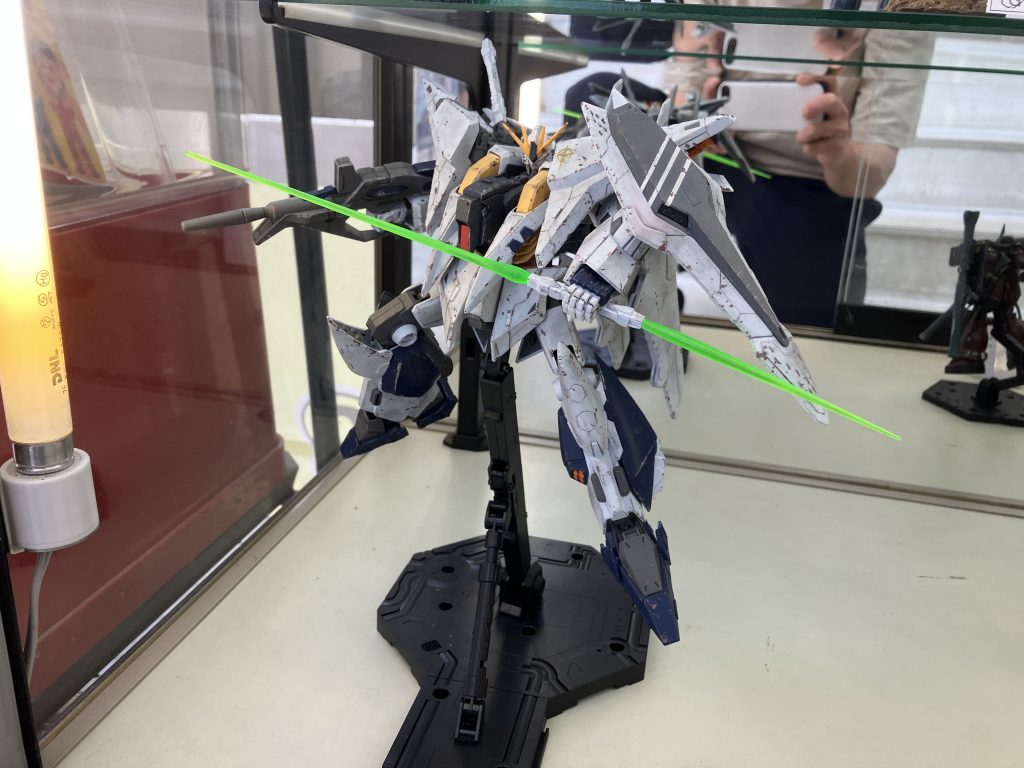 こちらの作品、2022年9月23日頃までイエローサブマリン宮原本店さん開催の「八月大戦」というコンペに出しています。2階へ上がる階段上にあるショーケースに他の参加者様と飾っていますので、お近くにおよりの際はぜひ見に来てください。