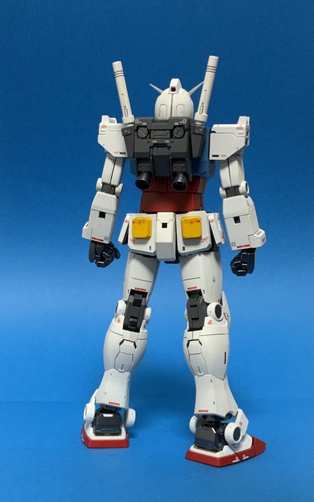 後ろ姿肘部ですが、意外と形状が違い関節が隠れる様に改修しています。