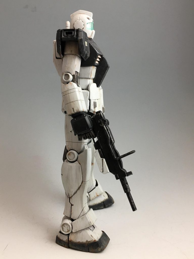 ショートシールド、100ｍｍマシンガンは陸戦型ジムから拝借。 