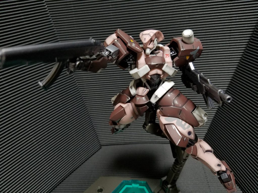 ラストシューティングを作るのが目的であえてHG百錬をしっかり作りました。もう戻すことができない作品、画像のみ残してあります。