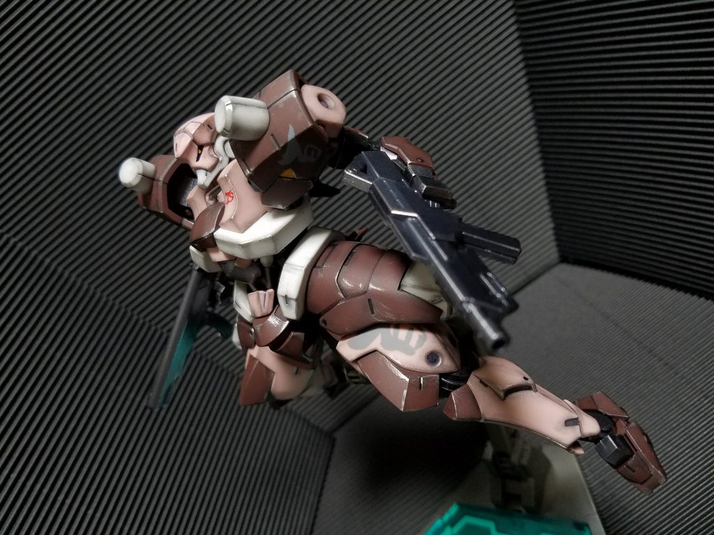 タービンズのマークやオリジナルですが左モモに百の文字を入れました。百式のオマージュです(^^)