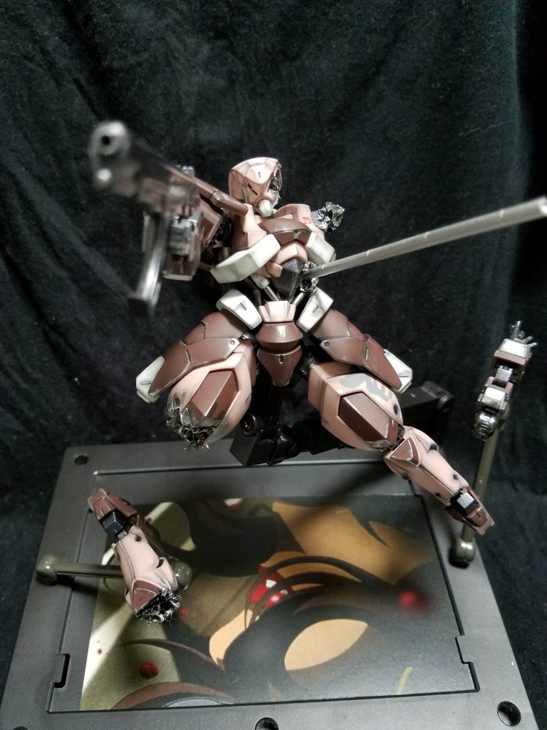 名瀬、見せてやるよ、とびっきりの輝きを…という事で何度見ても泣いちゃうシーンです。ダインスレイヴはMGのガンダムジャベリンだったりしますが、それっぽくはなってます。ちゃんと作った百錬のお腹に穴を開けて刺してあります。