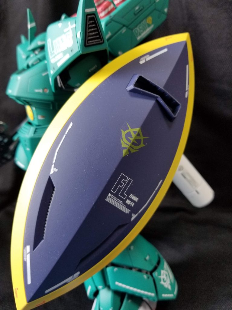 武器やシールドはそのまま量産機のイメージカラーにしました。デカールのFLはフラナガン機関wまだ存続していたようですね。