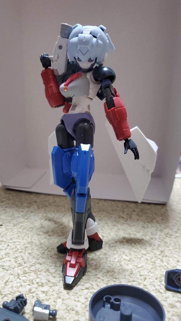 作りかけの写真があったので追加します。一部のパーツが違いますね。