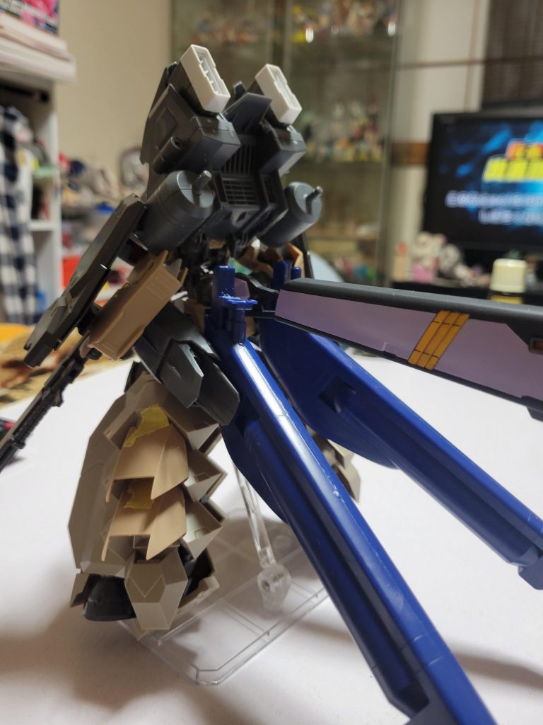 大きく広がりのあるデザインにしたくてジャンクパーツを後ろにも増やしていきました。 