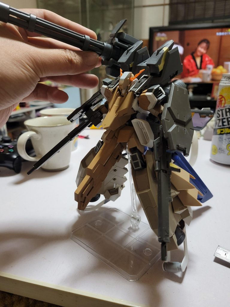 ある程度見た目が固まった所でメインカラーの茶色を塗り始めましたが、イメージに合わず塗り直しました。 