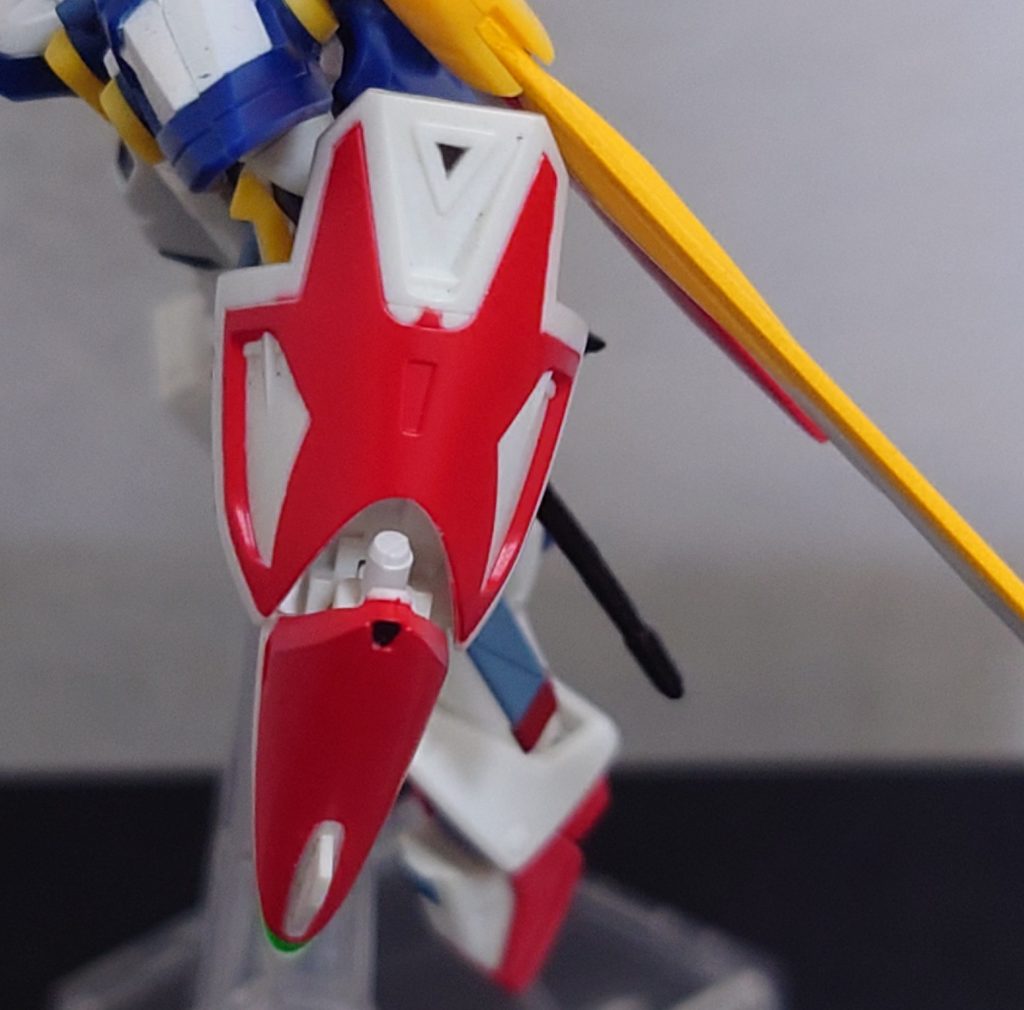 盾の中にもサーベル入れました！