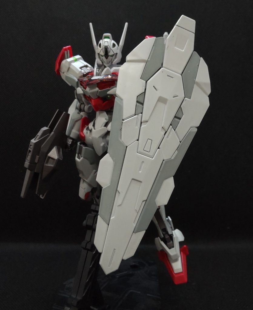 特徴的なシールドの塗り分けは分離して背面にマウントした時のことも考慮してこんな感じに。どっちの形態でも悪くない感じになったかな?と。