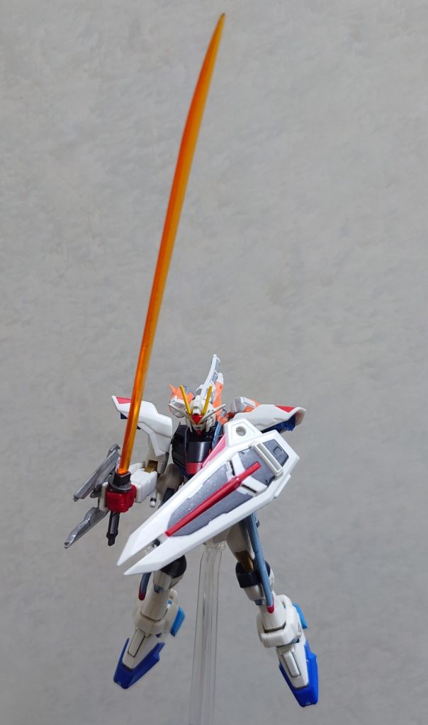 巨大ビームサーベル!ボディーは1/200ですが武器は1/144なので大きく見えます!