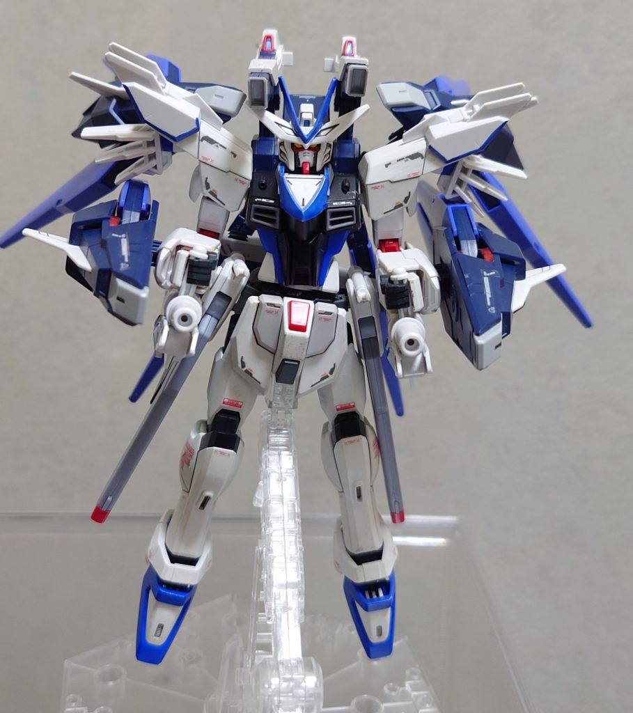 アメストフリのパーツは余ってるので、出撃時には腕にもドラグーン装備してる状態です。