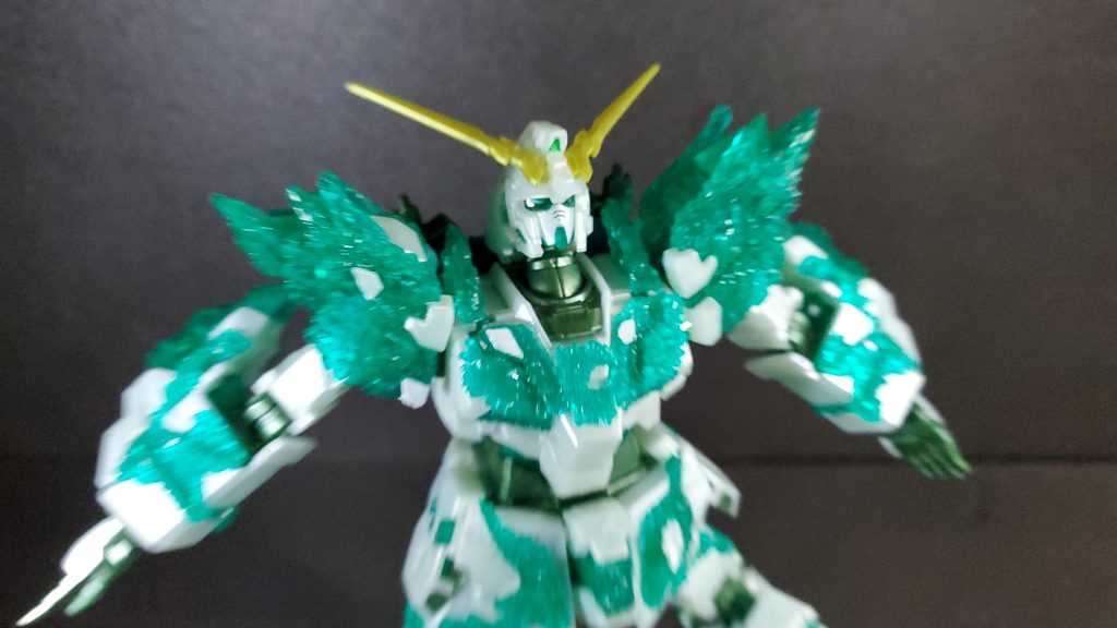 HG 1/144 ユニコーンガンダム(光の結晶体)–2枚目/制作者：エヴィン