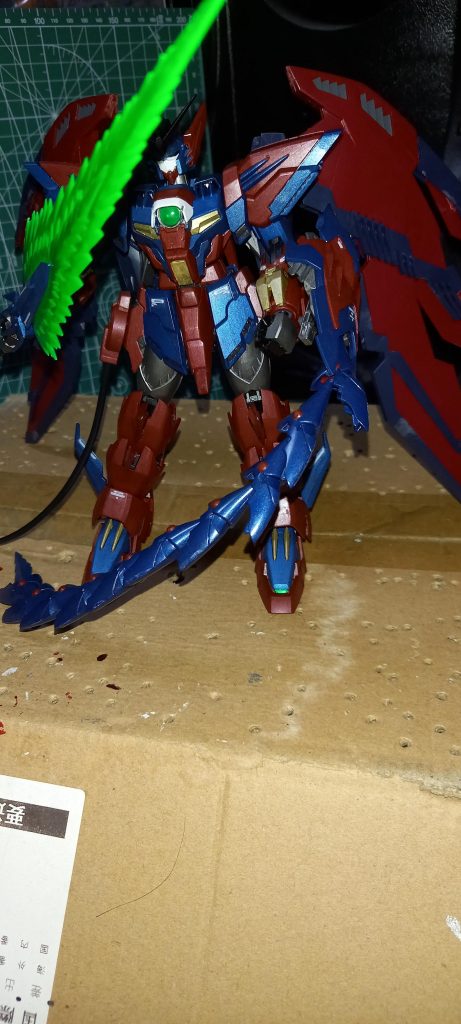 軸の折れたヒートロッドとビームソード真鍮で補強してあります