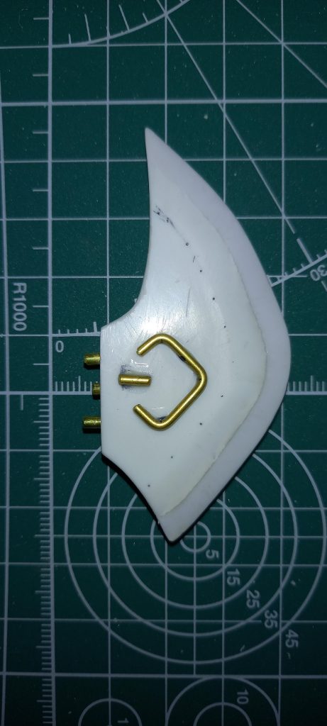 プラ板を1、1.5、1.5、1ミリで5ミリにしてひたすらゴリゴリ……………もうやりたくないです…………w