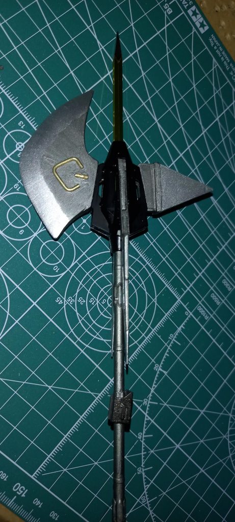 メイスは分解し残った中心部を使い、ハルバートに変更。ショットランスはそのままにメイスの四つある刃(?)の二つを使い展開式両刃鎌に