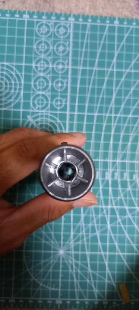 発射口(作り直し)からバレルまで貫通させて付属の核弾頭通るようにしてあります