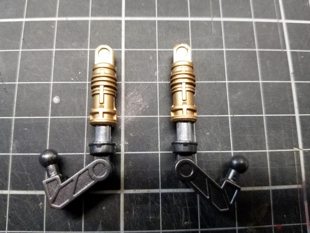 ダンパーパーツも一体成形でしたので切り離してアルミ棒を使用して作製。でもまぁ、見えなくなるんですけど(笑)