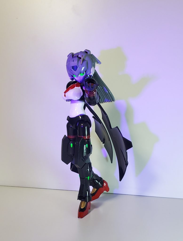 一部ブラックライトを当てると光ります。蛍光グリーンで塗った場所ですね。