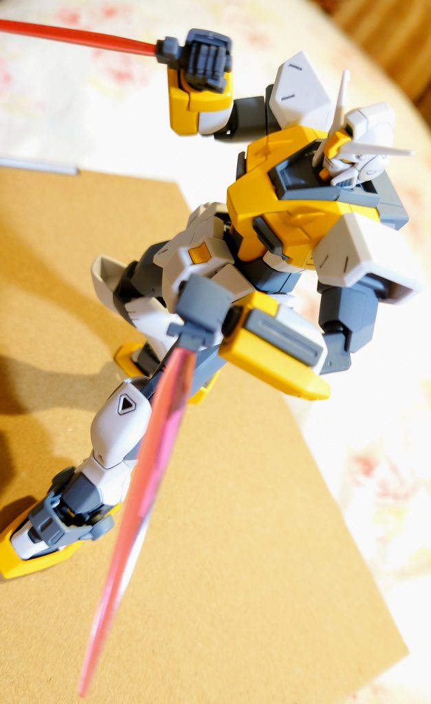 製作工程1:ジムにする前の姿です。Myカラーであるイエローに塗装したピクシーです。