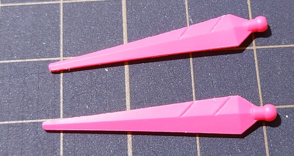 特徴的な耳（アンテナ？）は少し削って尖らせてみましたが、もう少し頑張ってもよかったですね。。。（改めて見ても、あんまり変わってないですね。。。）