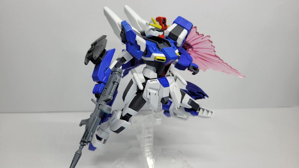 続いてD(ダッシュ)形態。V2の光の翼に触発されてリソーブにも装備させたい!となって制作しました。武装も影響されたV2っぽくなっています。